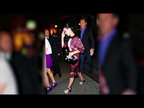 VIDEO : Katy Perry Looks Blooming Gorgeous In A Floral Dress