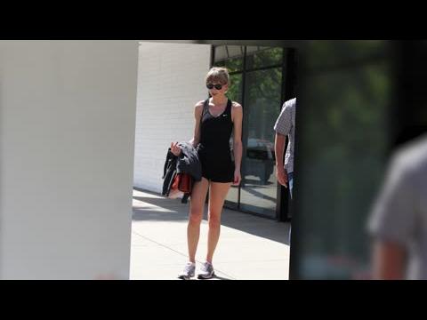 VIDEO : Taylor Swift Shows Off Her Slim Legs After Gym Session
