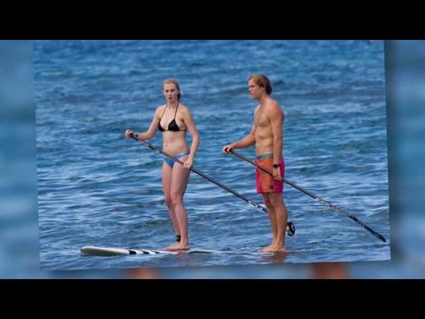 VIDEO : Ireland Baldwin En Bikini Fait Du Paddleboard Avec Son Petit-ami Slater  Hawa