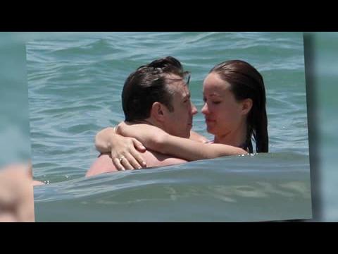 VIDEO : Olivia Wilde Frolics In A Skimpy Bikini With Jason Sudeikis In Hawaii