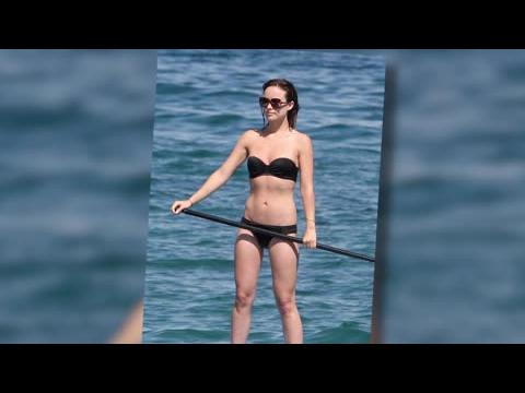 VIDEO : Bikini-Clad Olivia Wilde Paddles Boards In Hawaii