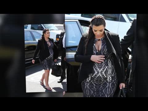 VIDEO : Pregnant Kim Kardashian Squeezes Her Baby Bump Into A Very Tight Dress
