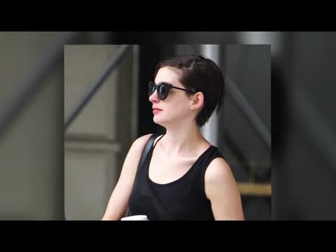 VIDEO : Anne Hathaway Est  Nouveau Brune