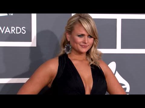 VIDEO : Miranda Lambert Tears Up On Stage For Oklahoma Benefit Concert