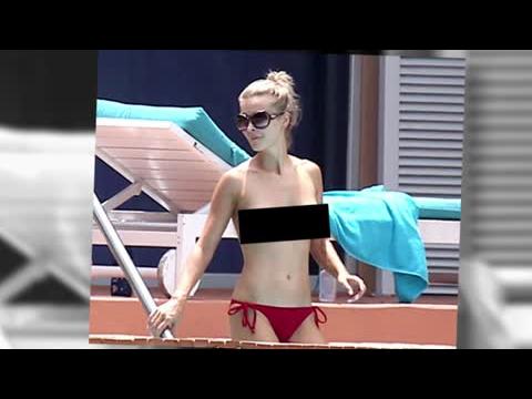 VIDEO : Joanna Krupa Gets Topless By The Pool