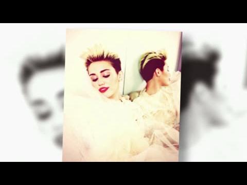 VIDEO :  Miley Cyrus Et Liam Hemsworth Sont-ils Encore Ensemble?