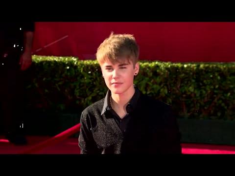 VIDEO : Justin Bieber Escort Hors D'un Club De Los Angeles