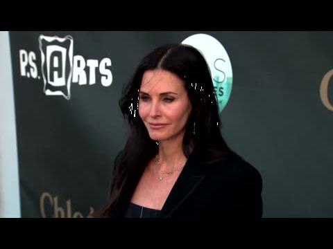VIDEO : Courteney Cox Prepares To Direct First Feature Film
