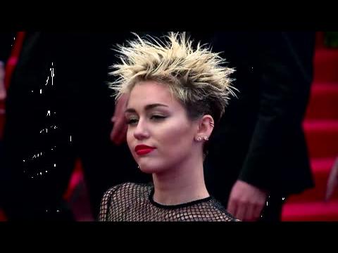 VIDEO : Miley Cyrus Says She's 'So Sad' After Amanda Bynes Calls Her 'Ugly'