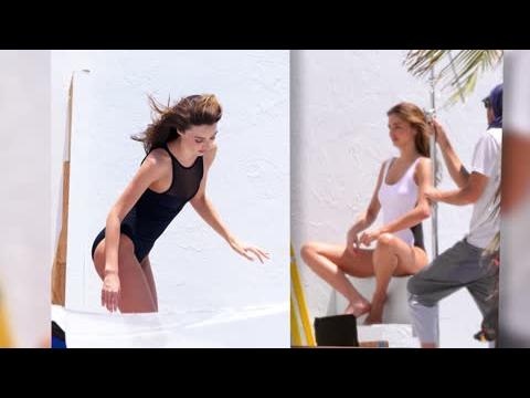 VIDEO : Miranda Kerr Looks Sexy In A Bikini Photo Shoot