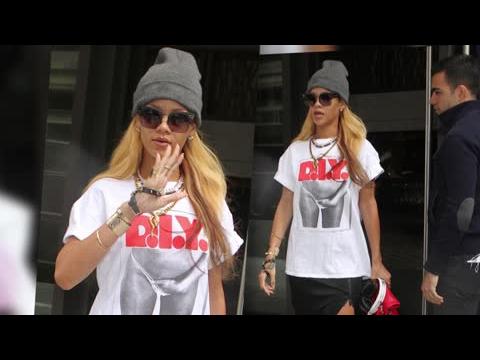 VIDEO : Rihanna Goes Solo In 'D.I.Y.' T-Shirt After Chris Brown Split