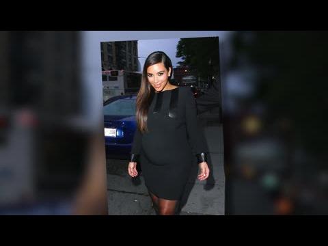 VIDEO : Pregnant Kim Kardashian Is Still Wearing A Tight Mini Dress