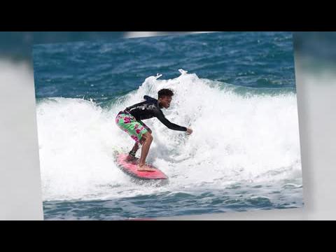 VIDEO : Jaden Smith Surfs With Family In Hawaii