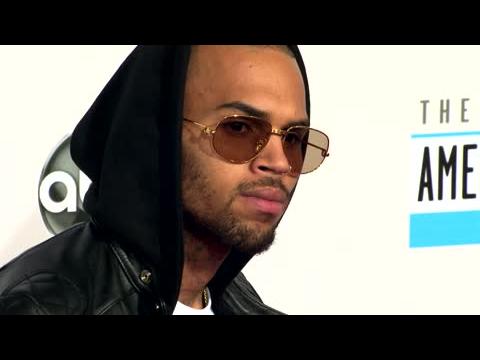 VIDEO : Chris Brown Axes Duet With Rihanna On New Album