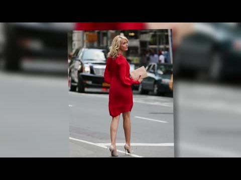 VIDEO : Cameron Diaz Dans Une Robe Rouge Pendant Le Tournage De The Other Woman