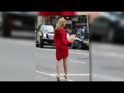 VIDEO : Cameron Diaz Is A Lady In Red While Filming The Other Woman