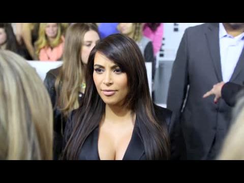 VIDEO : Kim Kardashian Teste Ses Amis Avec De Fausses Photos De Bb