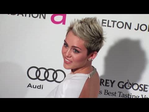 VIDEO : Miley Cyrus Critiquée Pour Ses Paroles Qui Feraient Allusion Aux Drogues