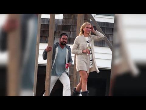 VIDEO : Cameron Diaz Gets Up Close And Personal With Taylor Kinney On Film Set