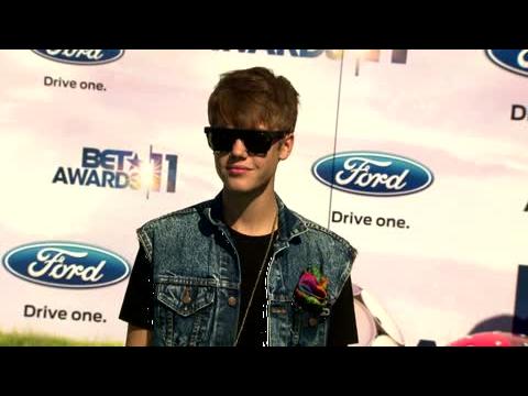VIDEO : Justin Bieber Sued Over Song Somebody To Love