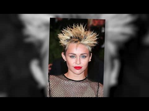 VIDEO : Miley Cyrus' Recalls Ghostly Encounters In London Apartment