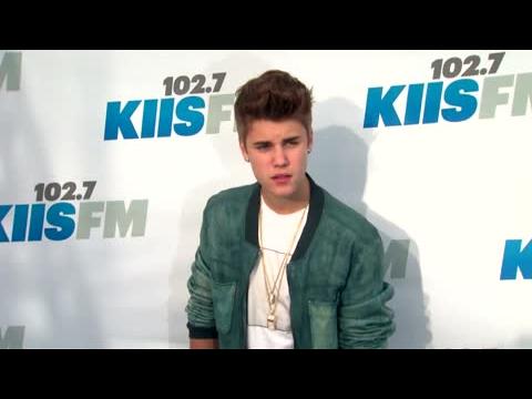 VIDEO : Justin Bieber Peut Vous Poursuivre Pour 5 Millions De Dollars Si Vous Faites La Fte Avec Lu