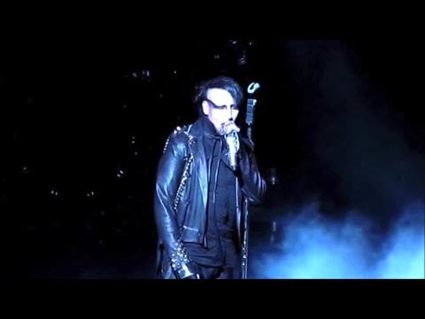 VIDEO : Marilyn Manson Dedicates Song In Concert To Paris Jackson