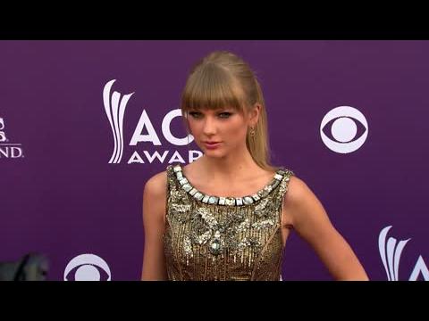 VIDEO : Taylor Swift Dreams Of Being A Detective