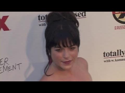 VIDEO : Selma Blair Fired From Anger Management After Feud With Charlie Sheen