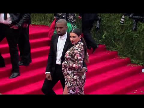 VIDEO : La Famille De Kim Kardashian Ragit Aux Questions Sur Le Bb