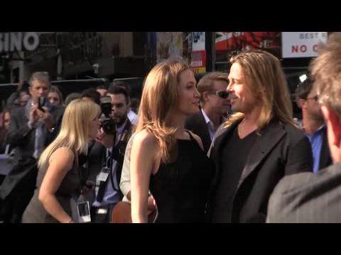 VIDEO : Brad Pitt And Angelina Posed As Married Couple In 2004