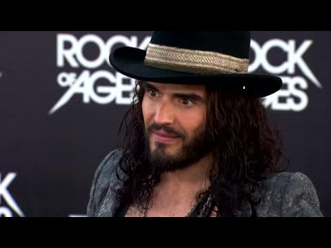 VIDEO : Russell Brand Hit On And Got Denied By Mila Kunis