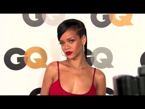 VIDEO : Rihanna Détrône Justin Bieber En Tant Qu'artiste La Plus Vue Sur YouTube