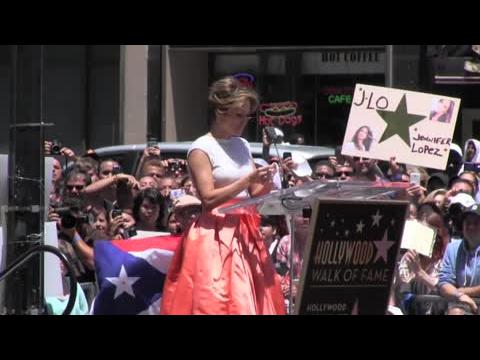 VIDEO : Jennifer Lopez Fights Back The Tears As She Receives Hollywood Star