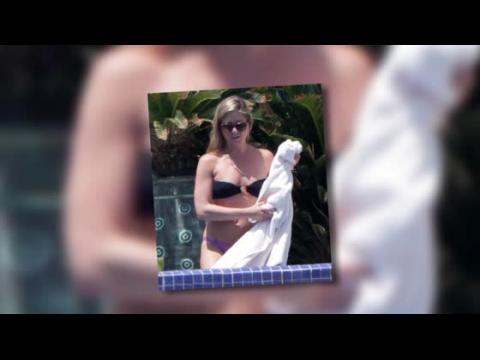 VIDEO : Jennifer Aniston Is Back In Another Bikini