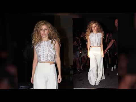 VIDEO : Lady Gaga Shows Off Her Midriff In Unusual Outfit