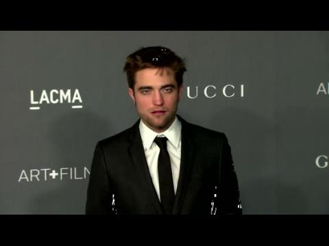 VIDEO : Robert Pattinson Says It's Lonely