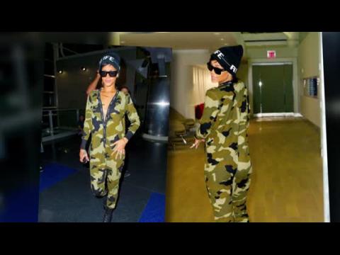 VIDEO : Rihanna Tries To Hide In A Camouflage Outfit