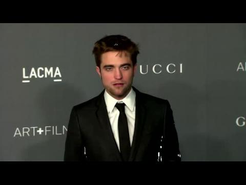 VIDEO : Robert Pattinson Dit Se Sentir Seul