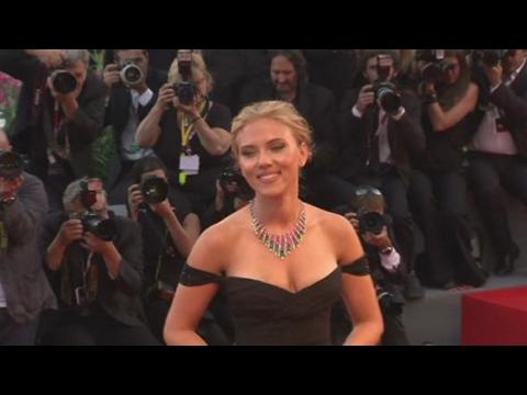 VIDEO : Y Scarlett Johansson lleg a Venecia