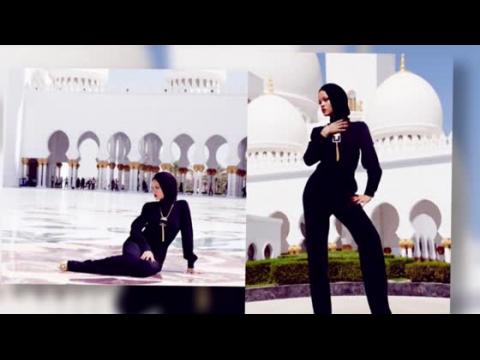 VIDEO : Rihanna considérée comme irrespectueuse pour avoir posé devant une mosquée