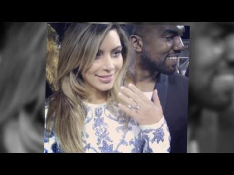 VIDEO : Kim Kardashian Shows Her Ring After Engagement to Kanye West