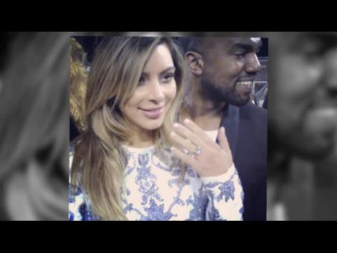 VIDEO : Kim Kardashian montre sa bague de fianailles offerte par Kanye West