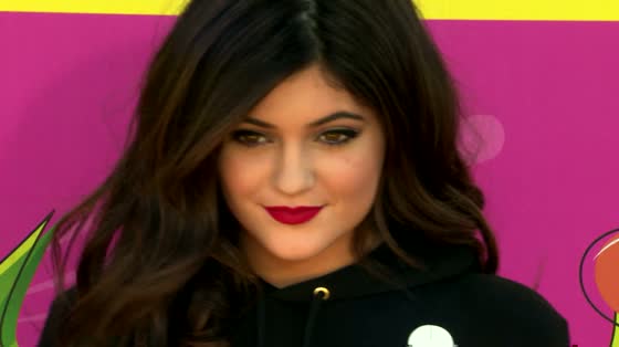 Video Kylie Jenner Throws A Tantrum At A Los Angeles Hotel News People