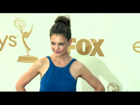 VIDEO : Katie Holmes Joins Twitter