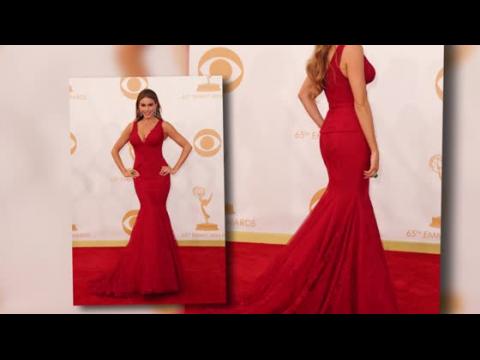 VIDEO : Sofia Vergara Leads the Glamour at the 2013 Emmy Awards