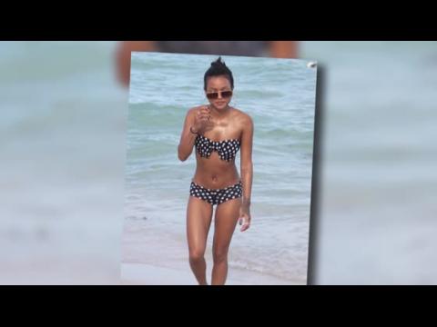 VIDEO : Karrueche Tran luce su figura en un bikini de puntos