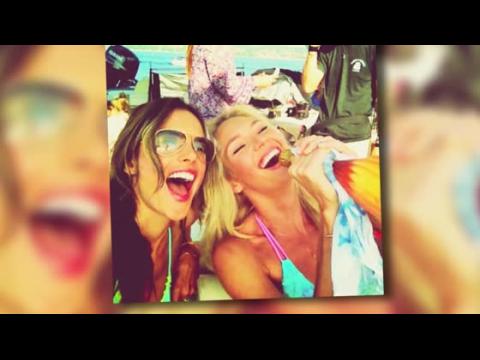 VIDEO : Alessandra Ambrosio y Candice Swanepoel muestran sus cuerpos de biquini en St. Tropez