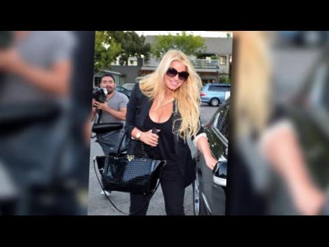 VIDEO : Curvy Jessica Simpson Shows Off Her Post-Baby Glow
