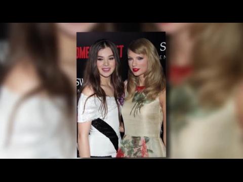 VIDEO : Taylor Swift apporte son soutien  son amie Hailee Steinfeld  la premire de Romeo & Juliet
